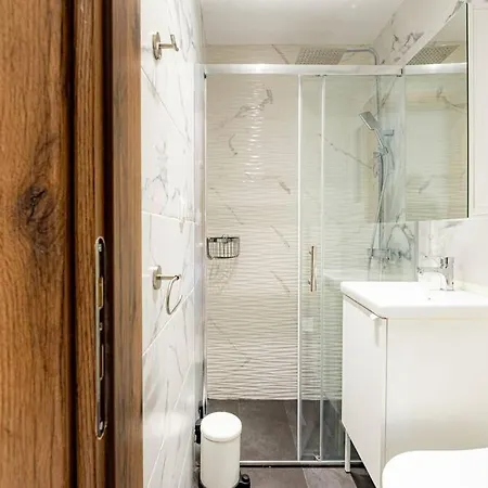 Spacious And Modern Flat At Koukaki, Near Acropolis