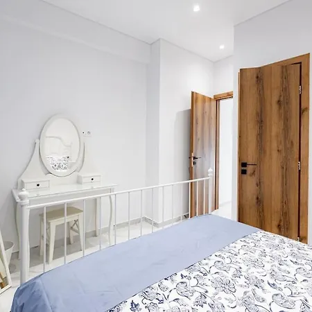 Spacious And Modern Flat At Koukaki, Near Acropolis Athens